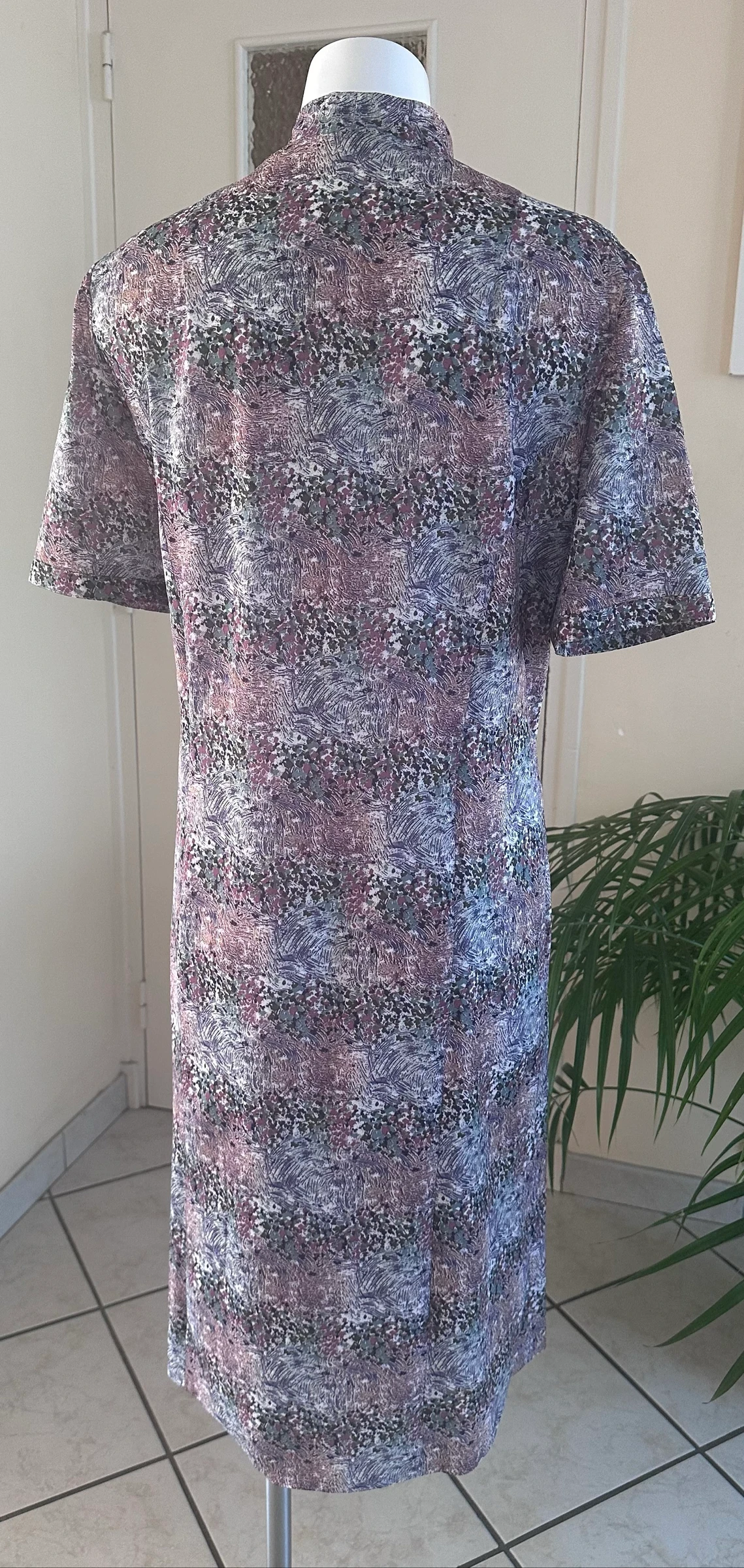 Robe Vintage Imprimée Verde e Roxa T42/44 – Botões de Bijuteria Verde e Dourado – photo 7